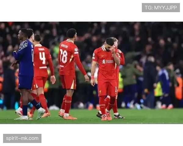 阿利松与阿诺德联手献精妙长传助攻，默契配合点燃全场激情