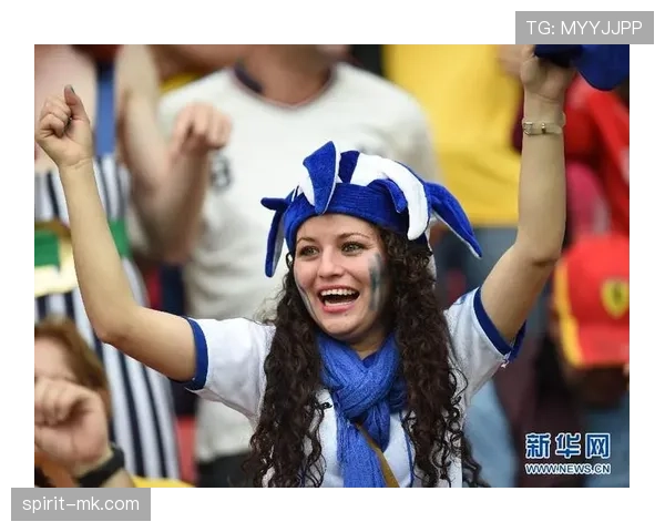 非洲球迷热情点燃世界杯,赛场内外共襄狂欢盛景 非洲球迷热情点燃世界杯,赛场内外共襄狂欢盛景