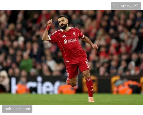 萨拉赫与阿诺德离队传闻再起波澜，转会市场高度关注